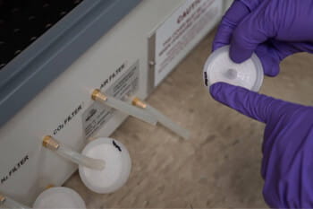 CO2 Incubator Changing the Disk Filters